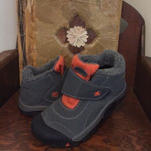 Keen short boots, perfect for school